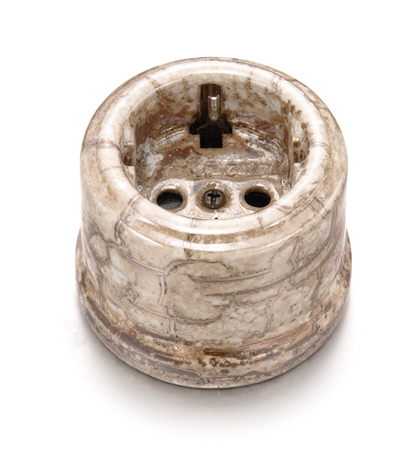 Socket with side earth contact